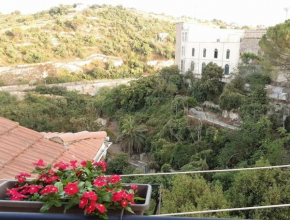 ASTÉRI-Cosy and panoramic home in historic centre, Ragusa